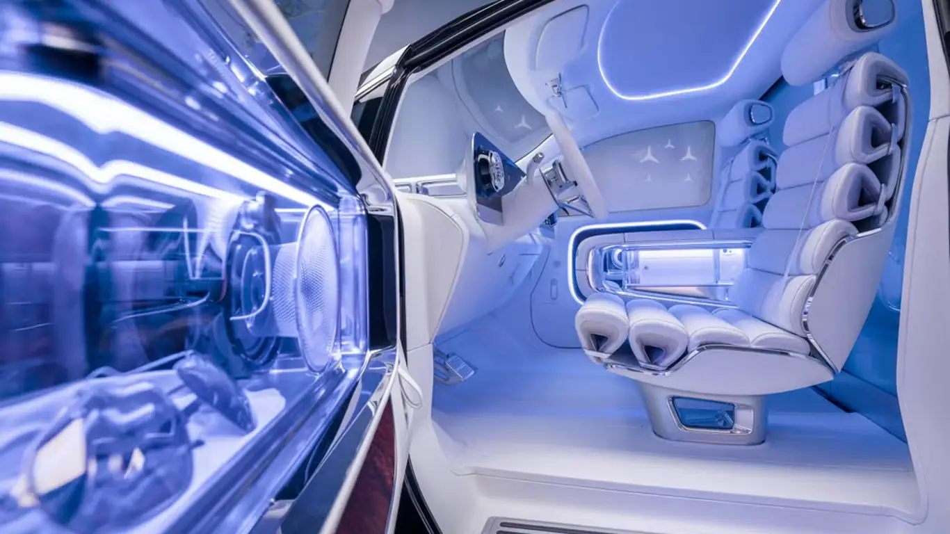 65-дюймовый экран, 42 динамика и кожа Nappa: Mercedes показал ультрароскошный минивэн