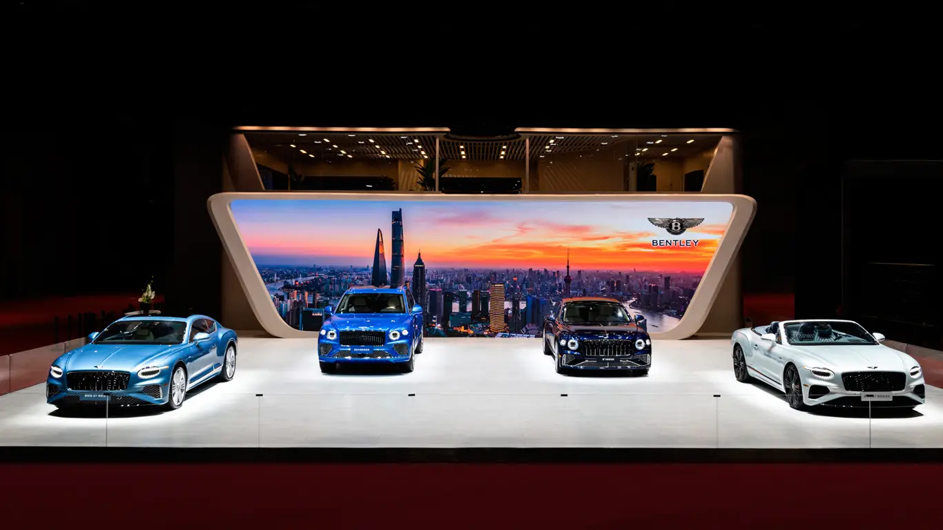 Bentley выкатил люкс-бомбу в Шанхае — 24 миллиарда комбинаций, массаж и гибрид на 680 сил