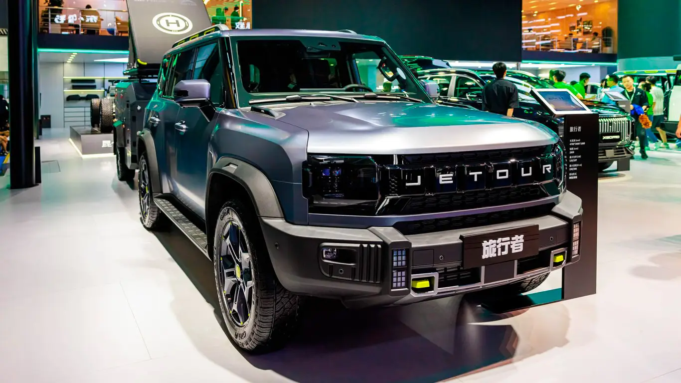 «Дешевые и дерзкие»: китайские внедорожники Jetour идут покорять Европу