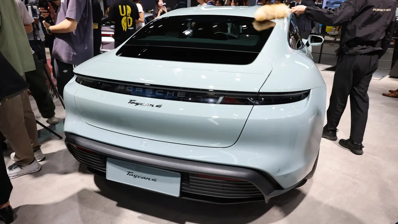 Porsche тонет в Китае: электрокары от Xiaomi и BYD вытесняют легенду
