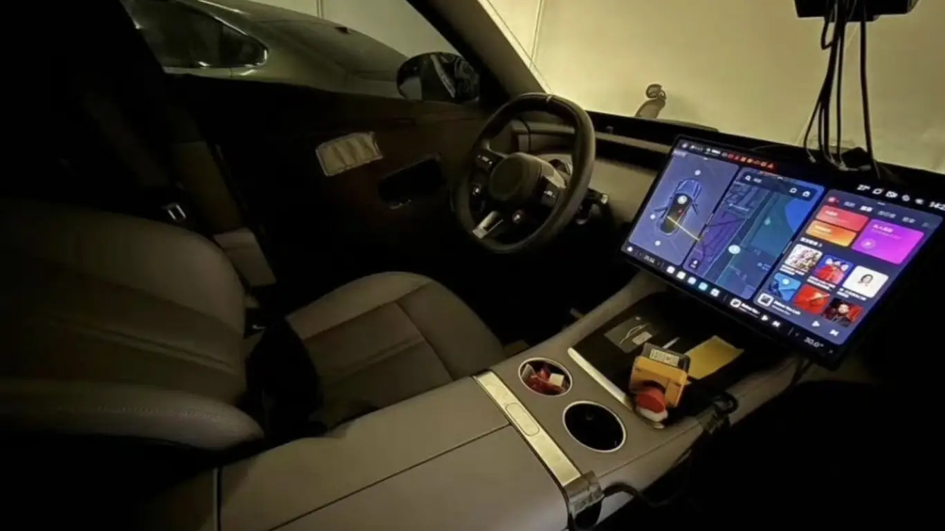 Xiaomi подражает Honda: полный цифровой кокпит и до 835 км хода