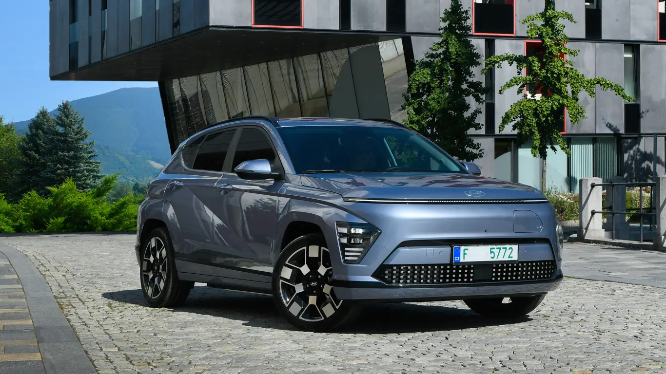 Hyundai Kona 2025 года: начинка премиума, цена бюджетника