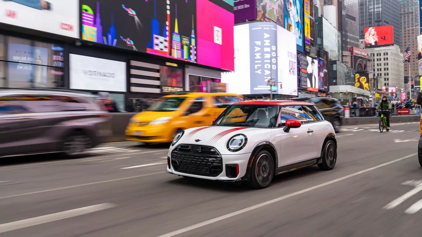 Такой MINI вы еще не видели — мощь и стиль, от которого глаз не оторвать