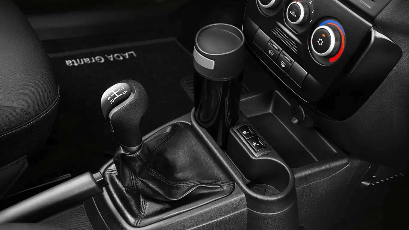 LADA Granta теперь в топе: вернулись климат-контроль, круиз и новые опции