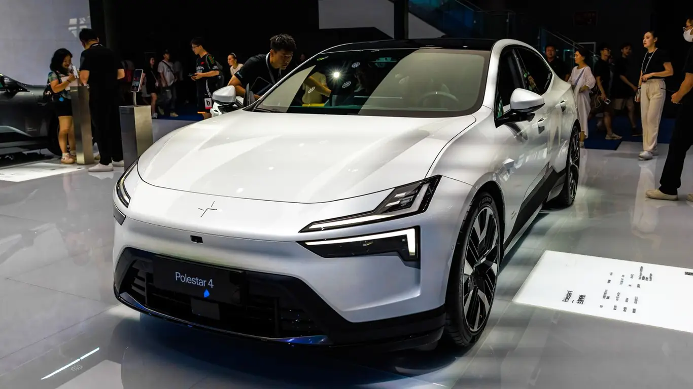 Опасная поломка камеры: десятки тысяч автомобилей отправят на бесплатный ремонт