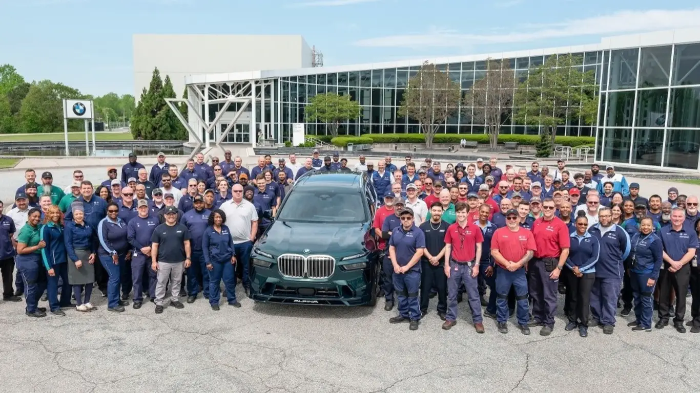 Память в металле: BMW представила фантастический внедорожник за 160 000 долларов