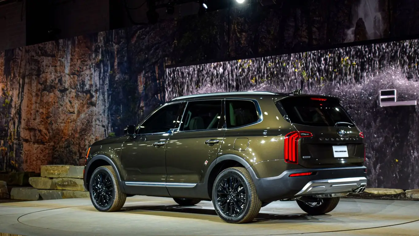 Большая машина для большой семьи: какие 8-местные внедорожники стоят внимания