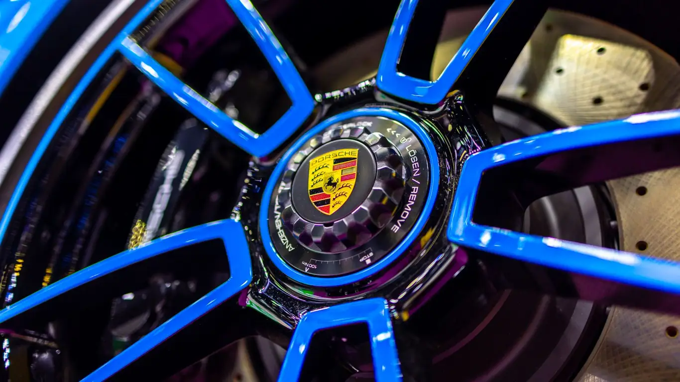 Фанаты сами не знают, что хотят: Porsche пошла против всех