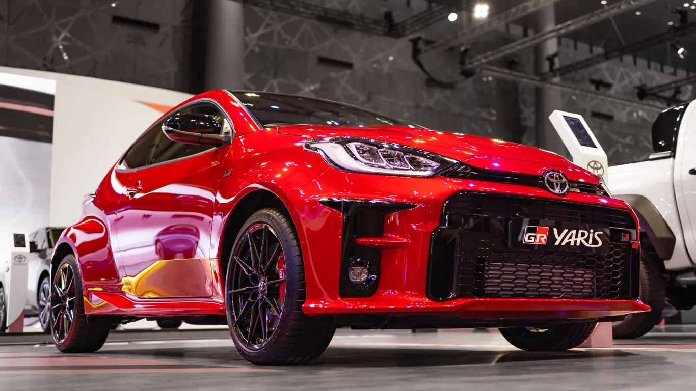 Toyota сделала две свои модели экологичнее в 1400 раз, не применяя электрификацию: теперь Yaris будет дороже