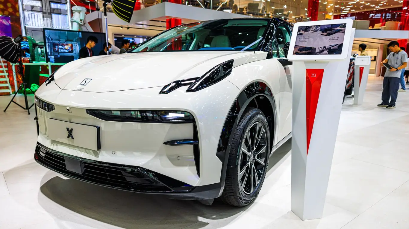 Вводится запрет на использование китайских автомобилей: кто из водителей в зоне риска