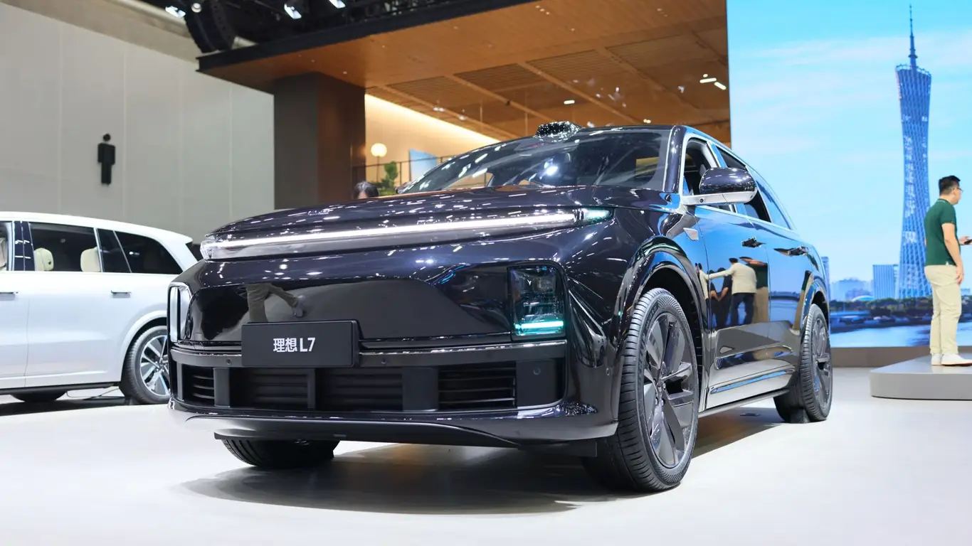 Больше не «параллелька»: Lixiang получил официальную прописку в России