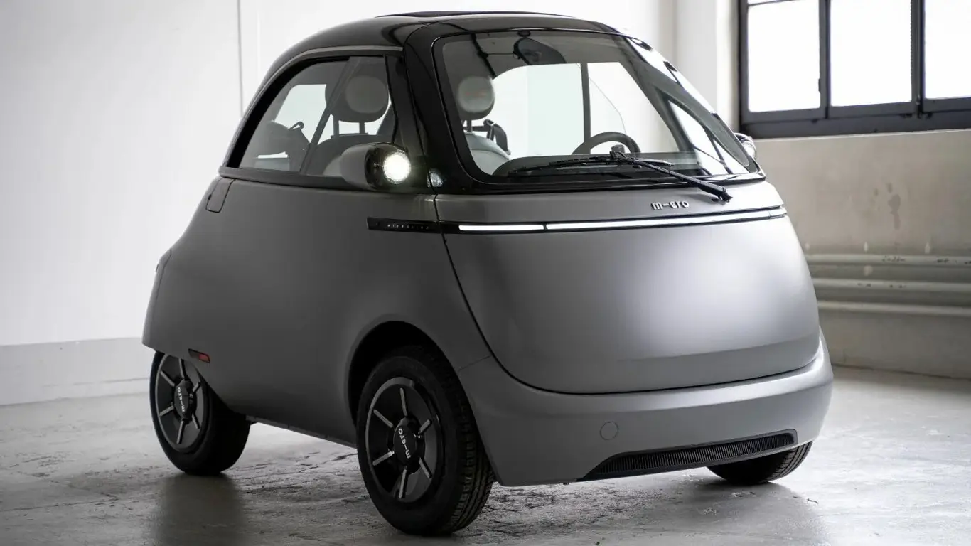 90 км/ч, 17 л.с. и одна дверь спереди: россиянам предлагают самый необычный электромобиль