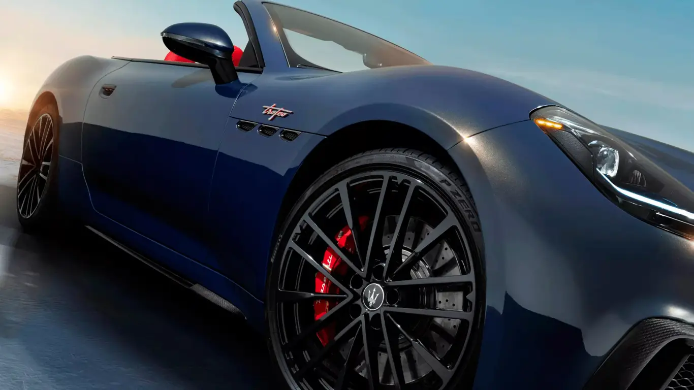 Итальянцам место в Италии: Maserati возвращает свои легендарные спорткары домой