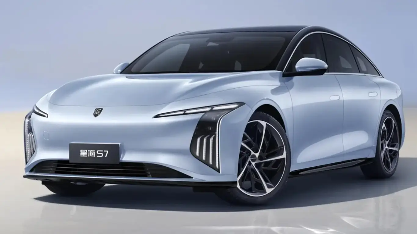 Китайский электросенсация уже в России: разгон за 6 секунд и запас хода 555 км