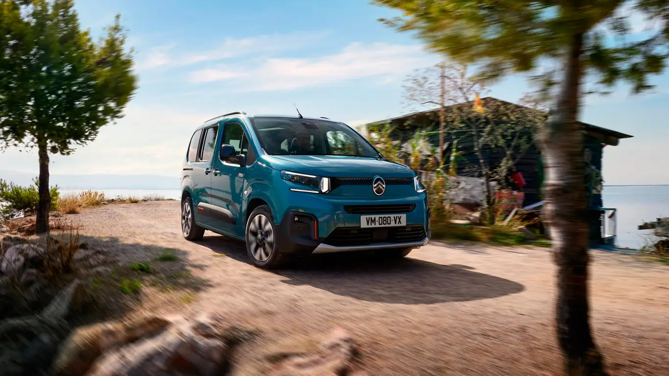 Citroen выкатил семейный фургон: берет народ, грузы и город