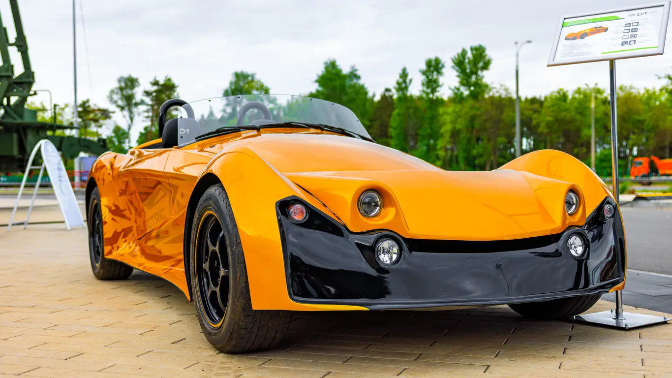 Наука на колёсах: белорусский Electro Roadster стал звездой выставки в Минске