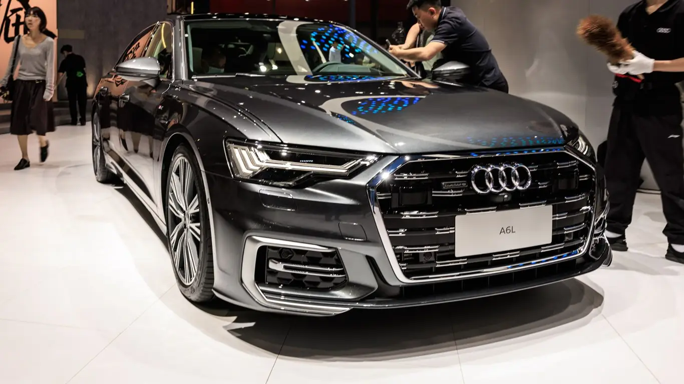 Проблемы не из-за большого размера: Audi устраняет сбой, делающий водителей слепыми