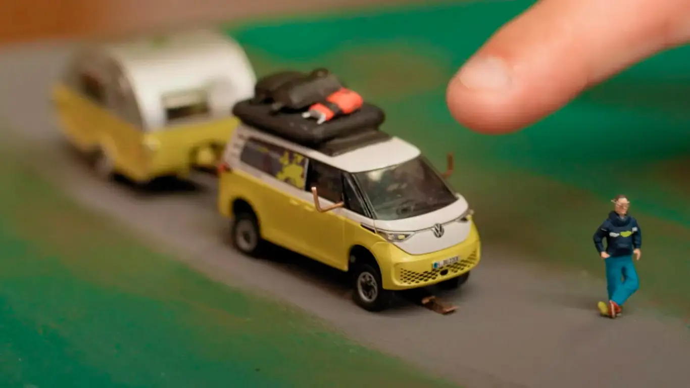 Мини-чудо от VW: самый маленький кемпер в мире сам едет и сам заряжается