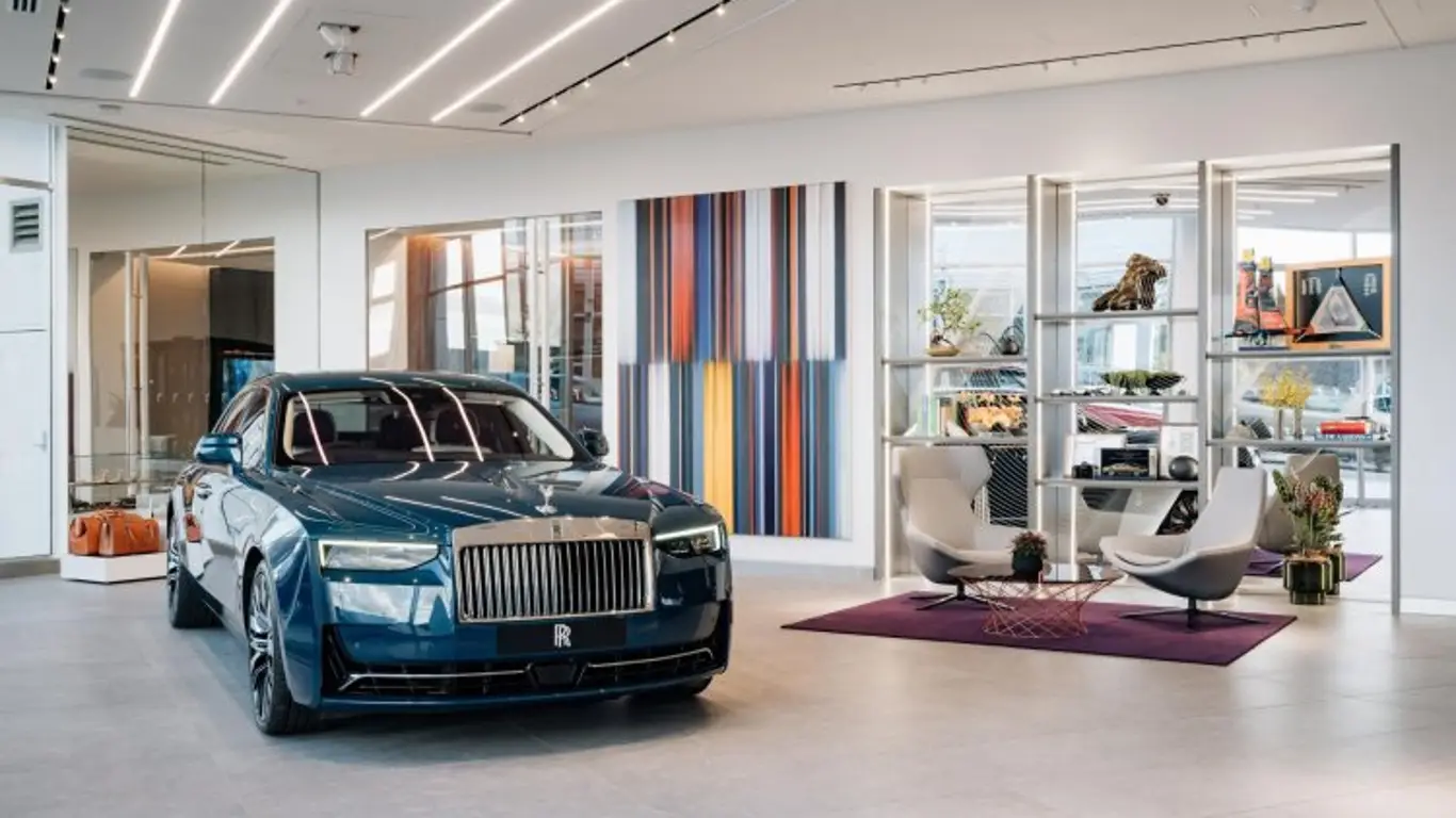 Роскошь нового уровня из будущего: Rolls-Royce открыл флагманский салон в Окленде
