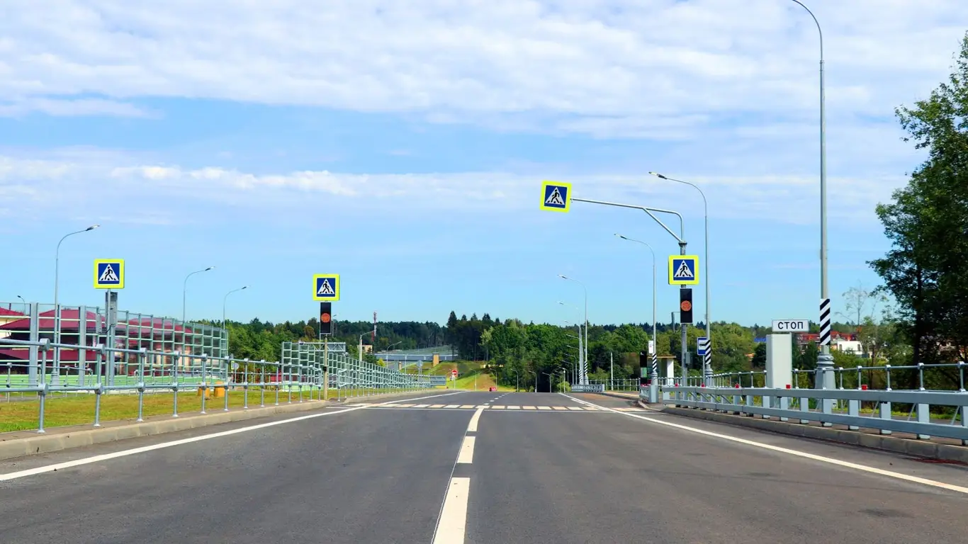 Водителям стоит быть крайне внимательными: как обычная крышка превращается в смертельную ловушку