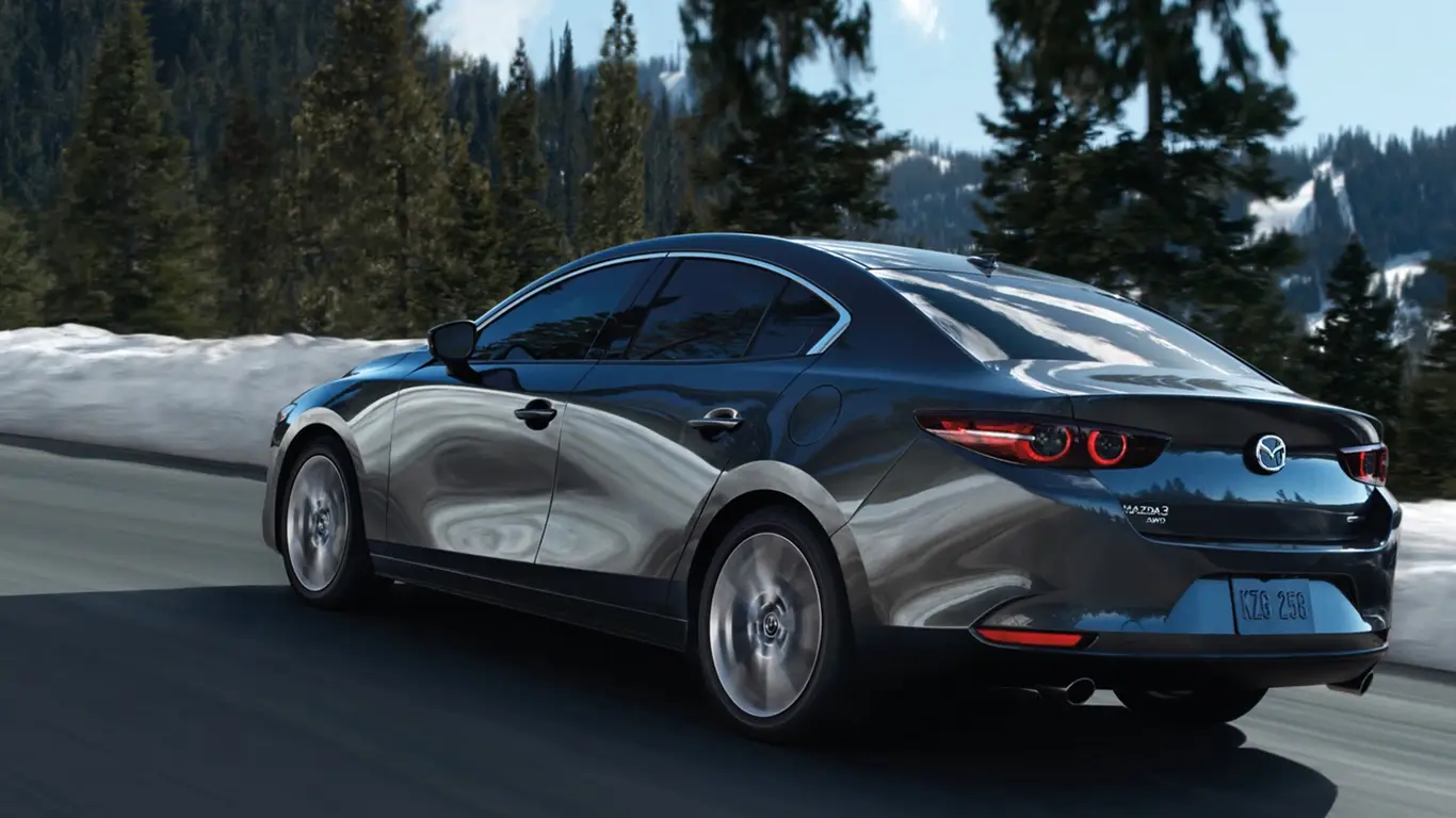 Возвращение Mazda 3: в Россию снова привозят популярный седан