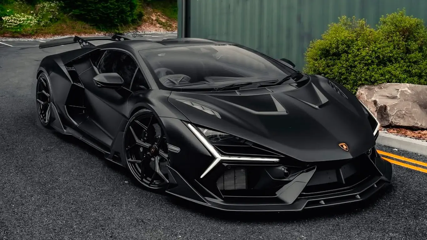 Lamborghini Revuelto получил тюнинг в стиле Готэм-Сити
