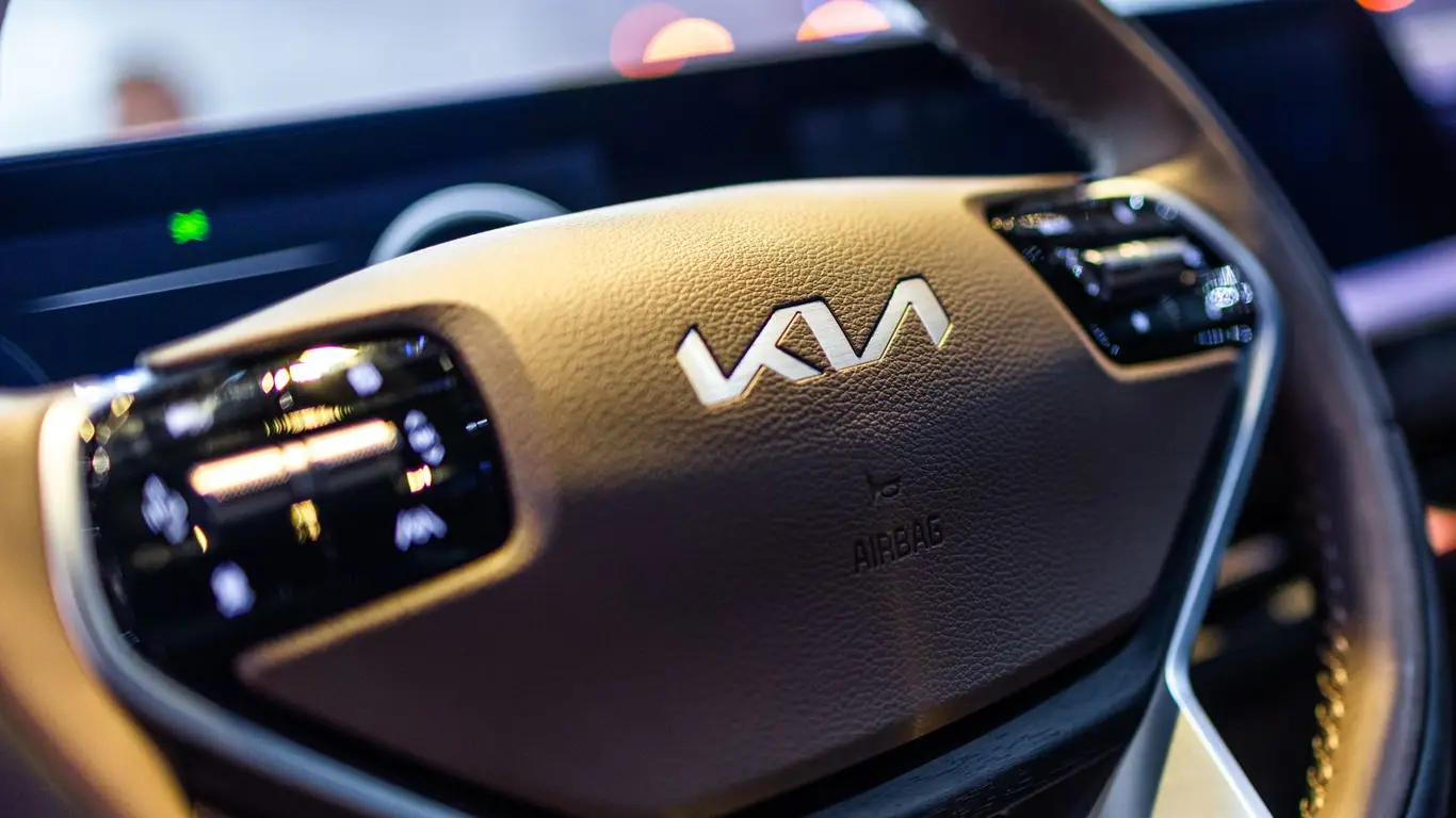 Россиянам приходится расплачиваться за любовь к корейцам: автомобили Kia могут легко загореться