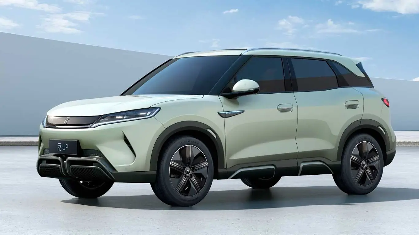 Еще не электрокар, но уже не гибрид: BYD показал, как надо делать PHEV