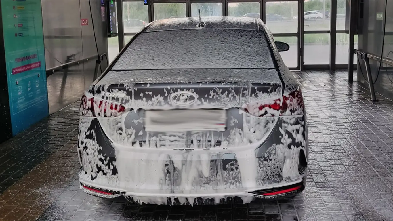 Подсолнечное масло поможет водителям летом: народные методы заставят кузов автомобиля сиять