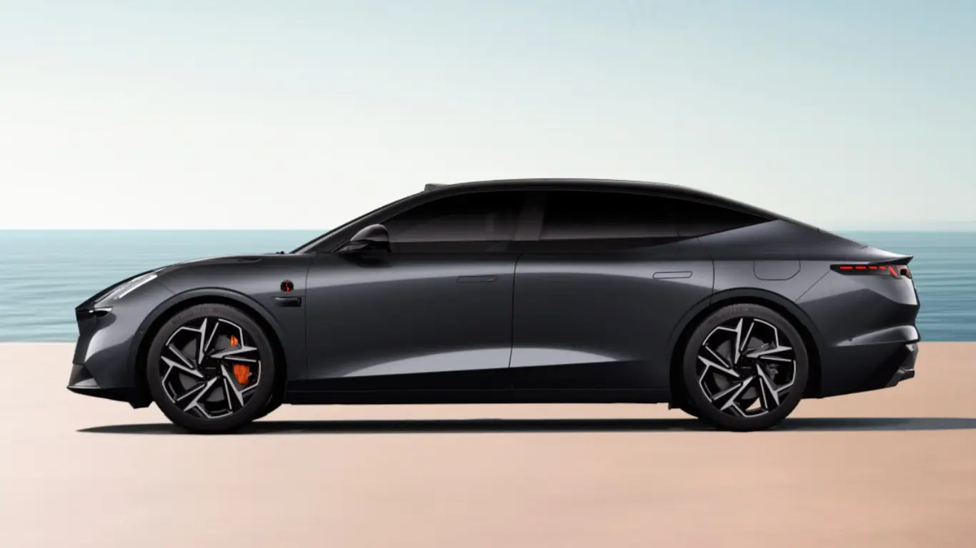 Седан-гигант с разрывной начинкой: китайцы готовят гибрид, которому слишком тесно в Европе