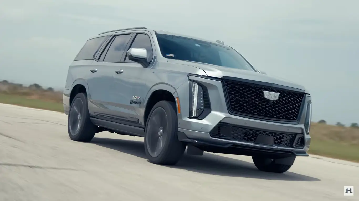 Вот это монстр: cпокойный с виду, но рвёт асфальт благодаря 1005 лошадям