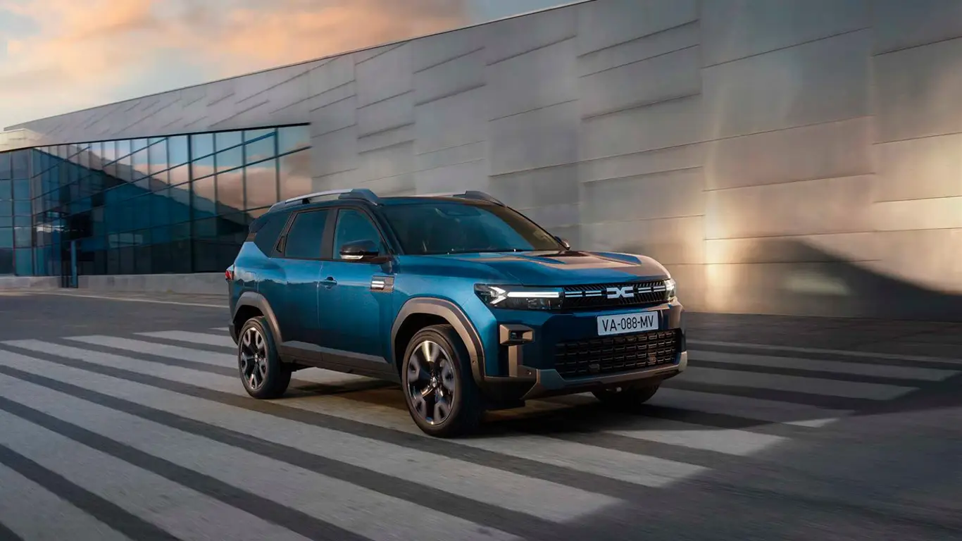 Хит за копейки: Dacia собрала внедорожник из картона и смекалки — и назвала его Bigster