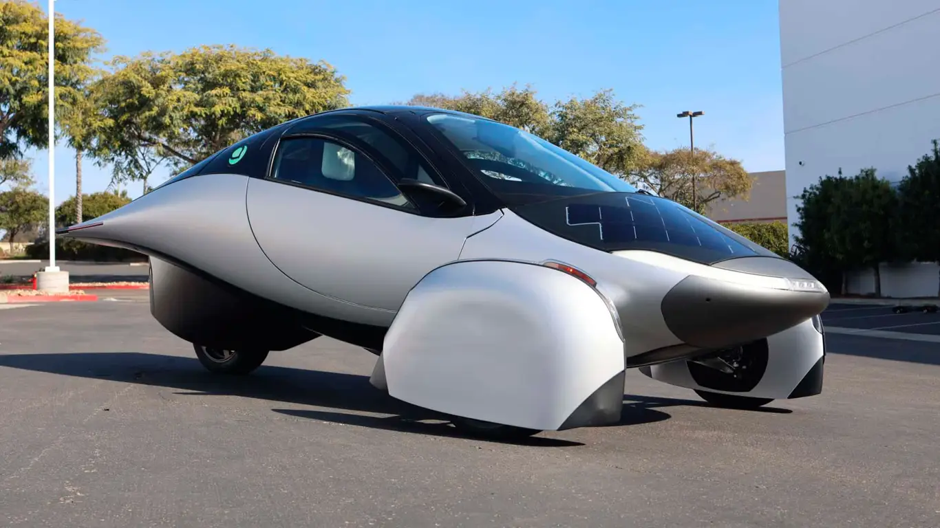 Без розетки и без шума: Aptera наконец выпускает «вечный» электромобиль