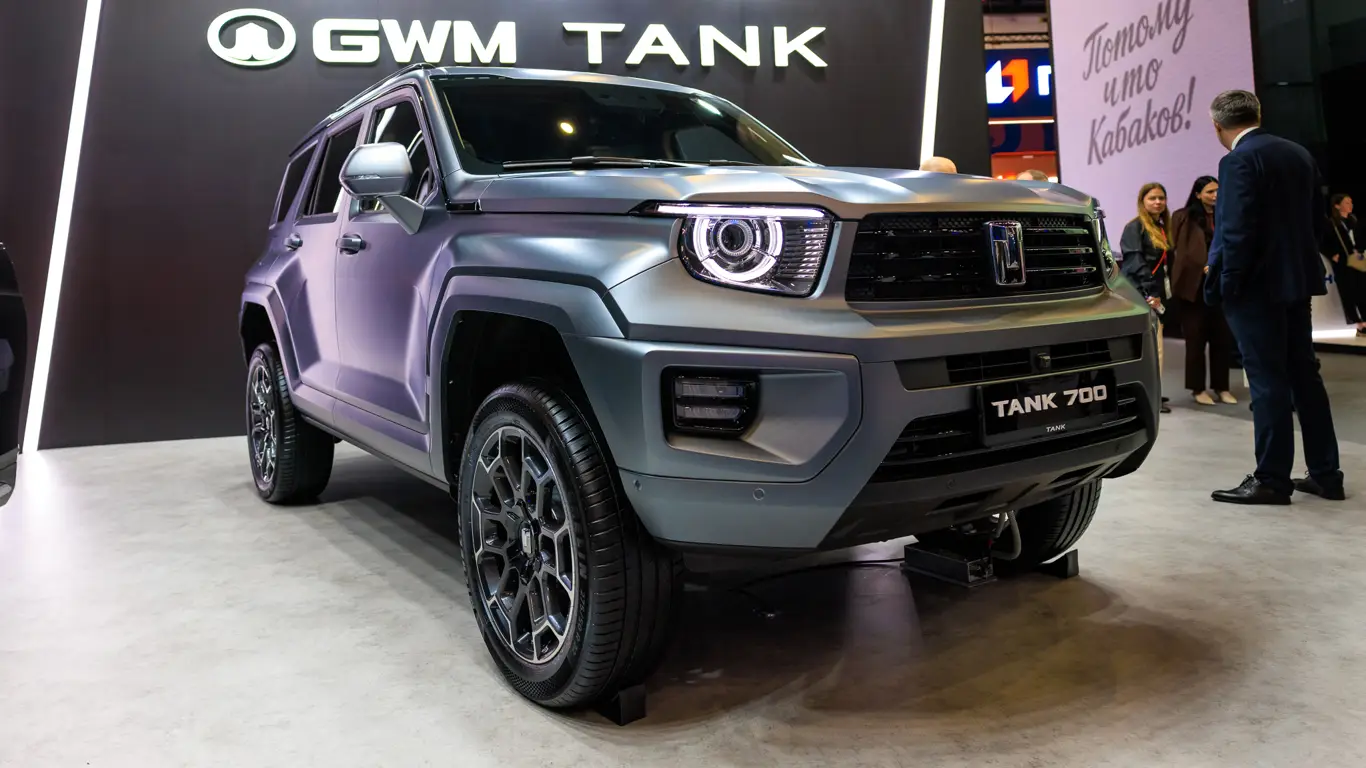 Настоящий танк для России: гостей ПМЭФ удивили брутальной новинкой