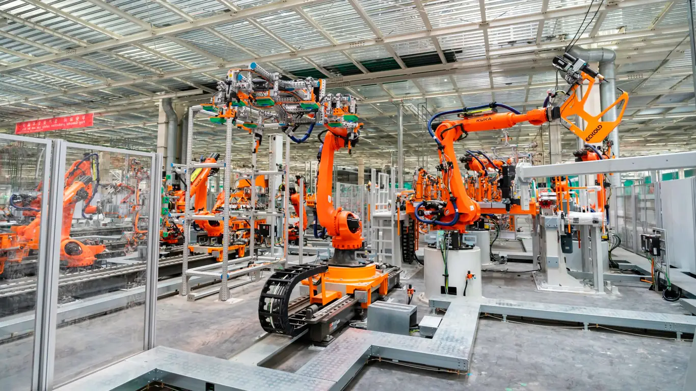 Завод Audi в Китае буксует: миллиардные вложения, но вместо выпуска — парковка для недоделок