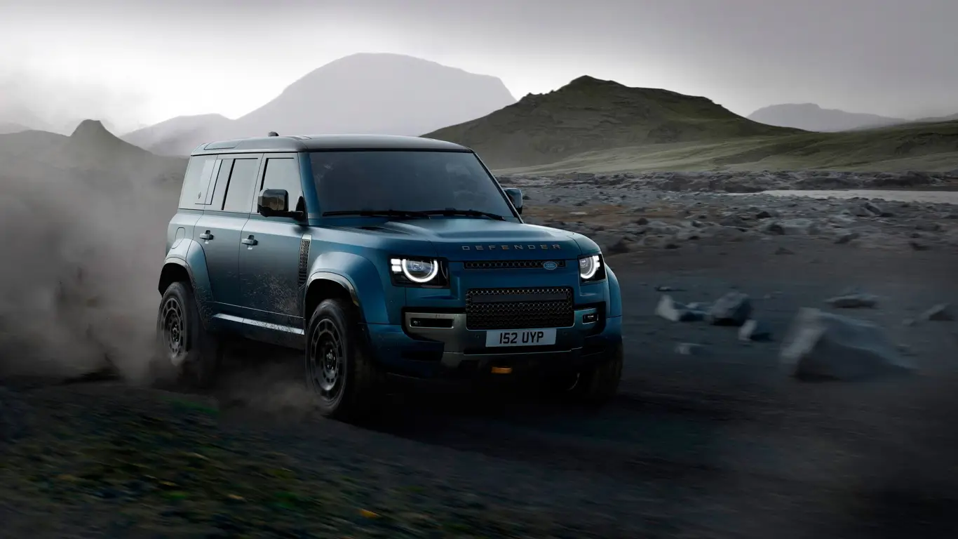 Такой же, но дороже: Land Rover «обновил» Defender, но только Шерлок найдет отличия