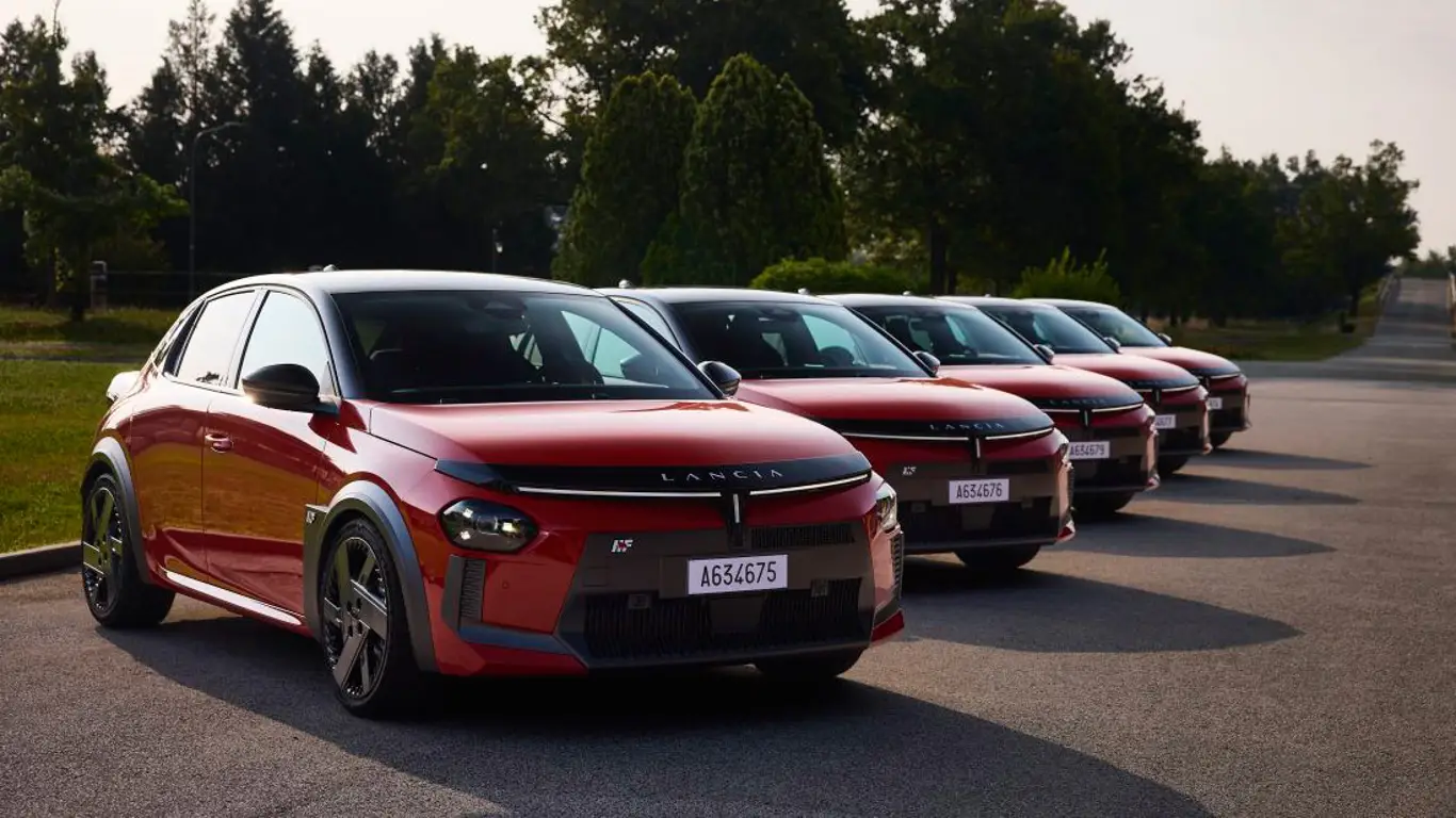 Итальянская ракета: Lancia показала Ypsilon с характером гонщика