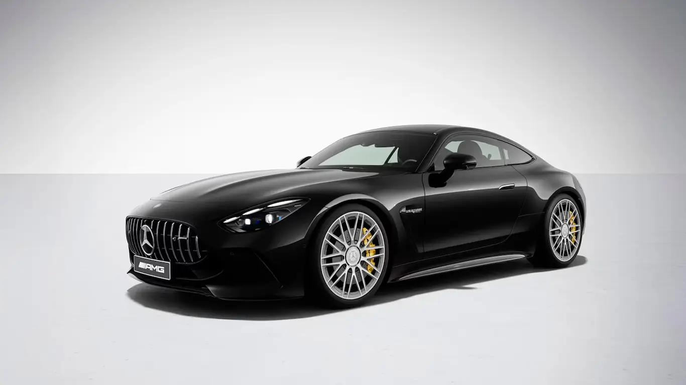 Мощь, стиль и дефицит: Mercedes показал купе AMG GT, которое разлетится за считаные часы