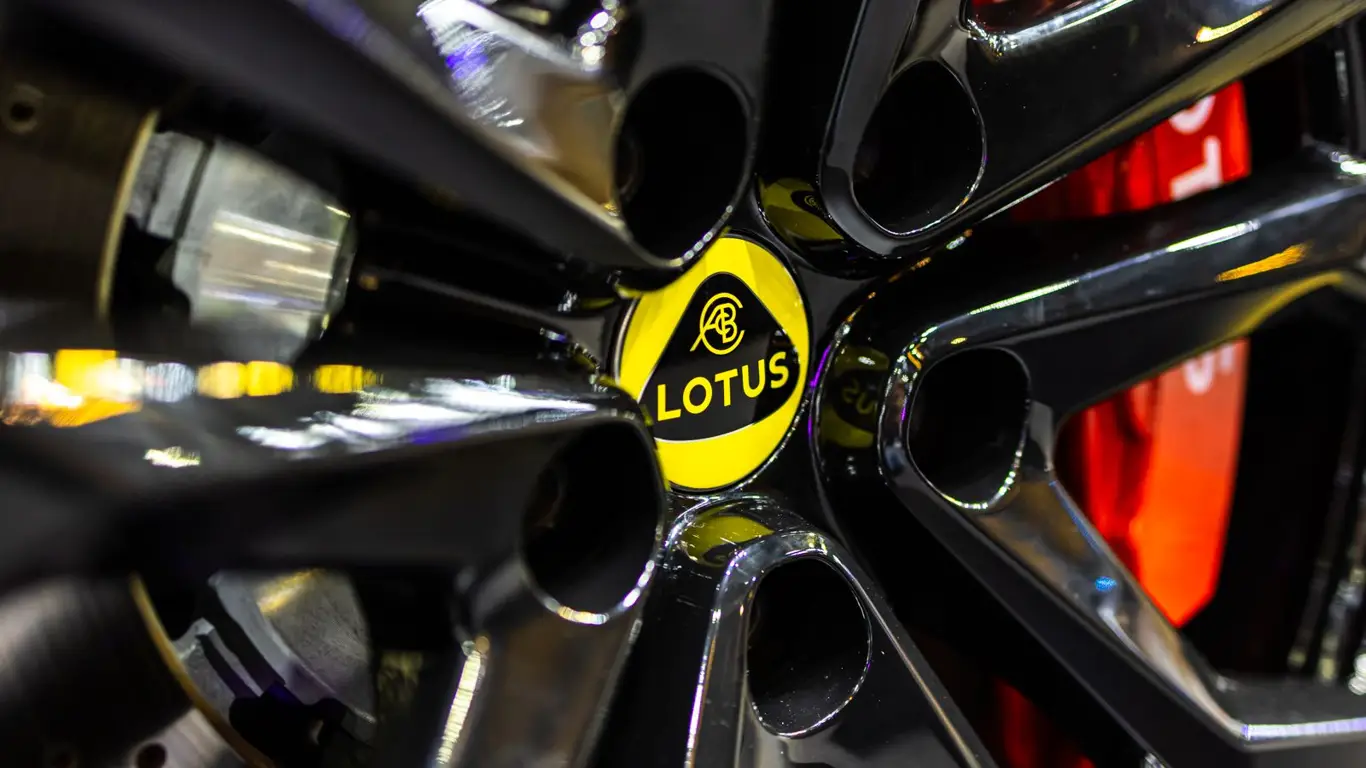 Lotus остаётся в Великобритании: правительство помогло китайской Geely спасти старейшего автопроихводителя