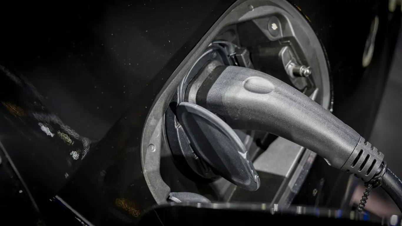 Зарядка без границ: Tesla V4 официально заработали в Китае и открыты для всех электромобилей