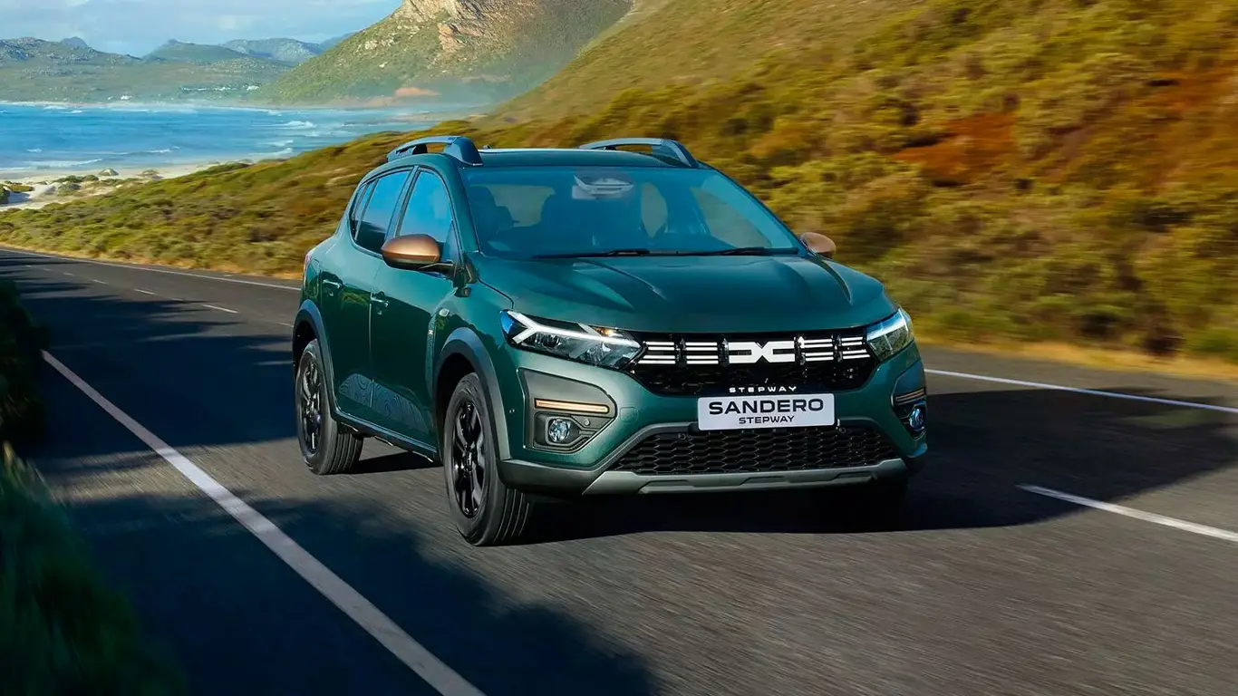 Убийца Clio и Golf вышел на тропу войны: дешевый гибрид Dacia с новым лицом готов покорять Европу