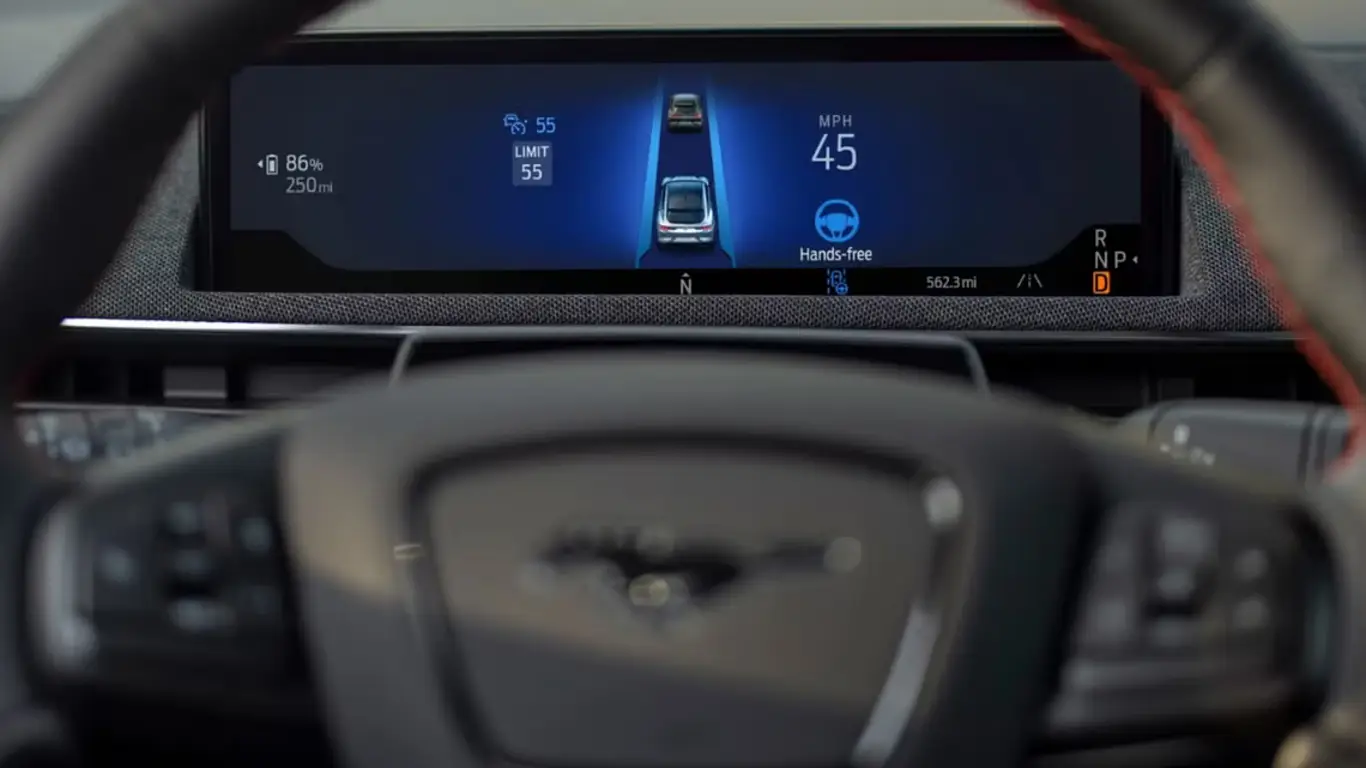 Ford обновил BlueCruise: теперь Mach-E сам обгоняет и объезжает препятствия