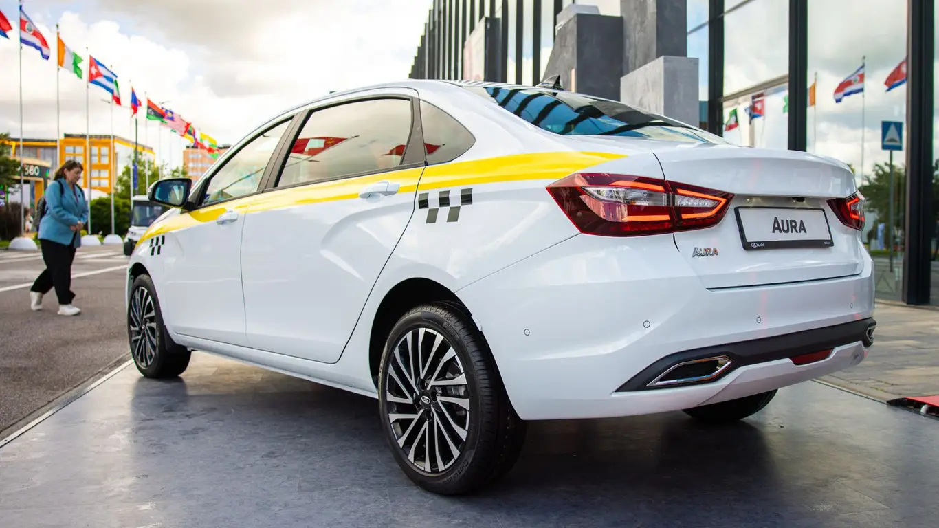 Таксопарки сбрасывают иномарки: что можно урвать с выгодой?