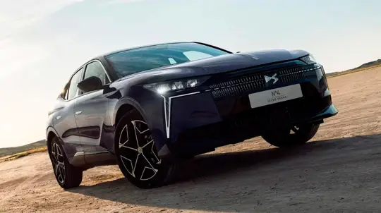 Французы решили сыграть по-крупному: DS №4 Jules Verne бросает вызов BMW и Mercedes