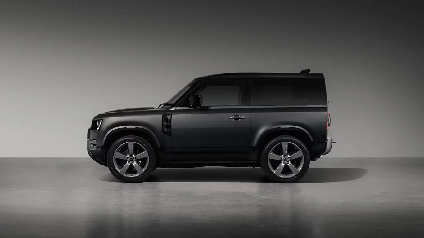 Land Rover снял запаску с Defender, превратив его почти в городской хэтчбек