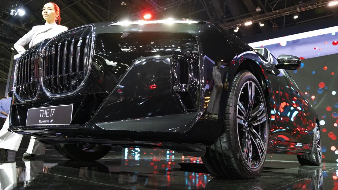 Скрытый козырь в рукаве: BMW готовит удар по Tesla