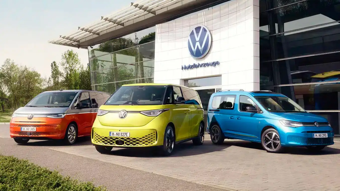 Электрички с плюшками: VW раздает фургоны на полном фарше за копейки