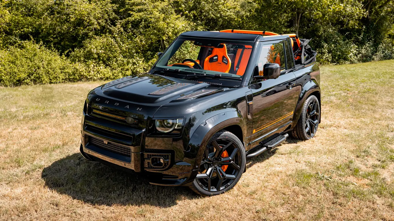 Defender стал кабриолетом и получил оранжевый салон