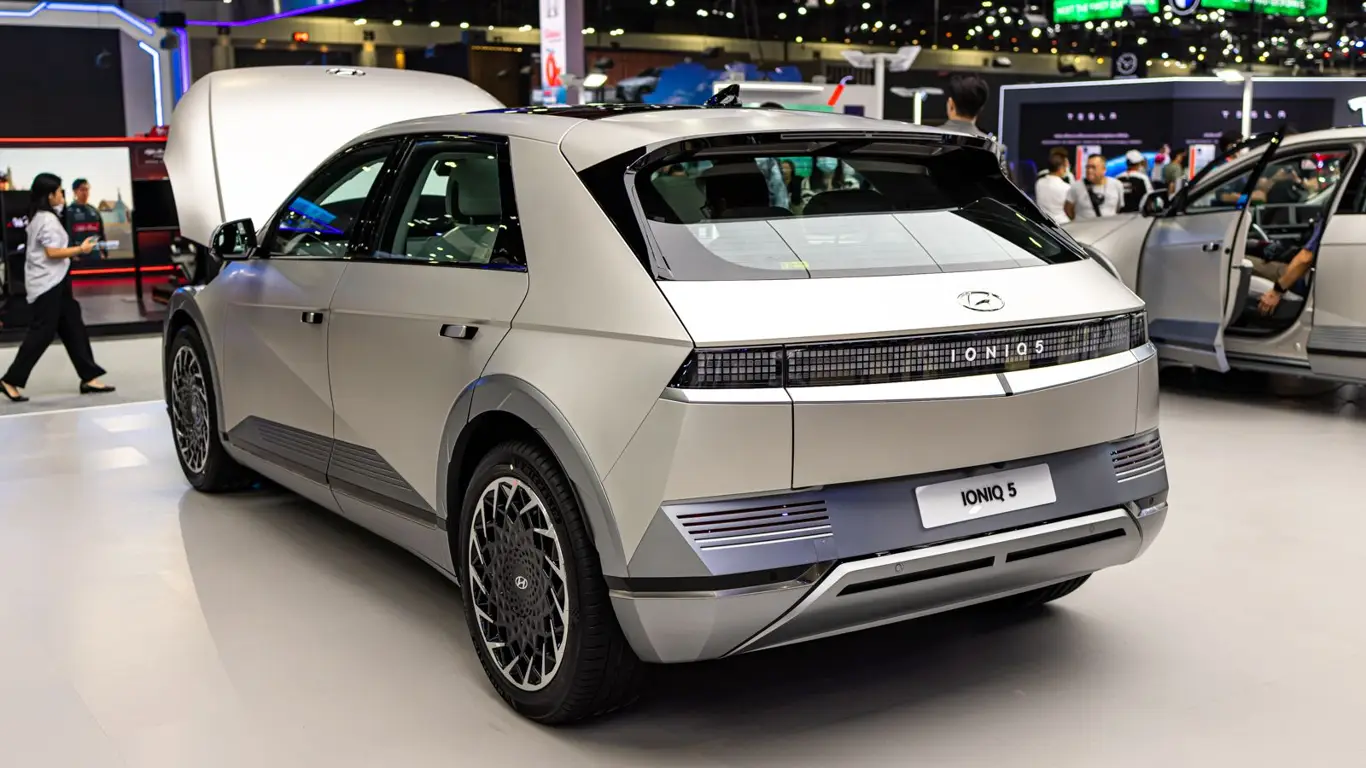 Электрокроссовер с проблемами: корейская новинка может загореться из-за болтов