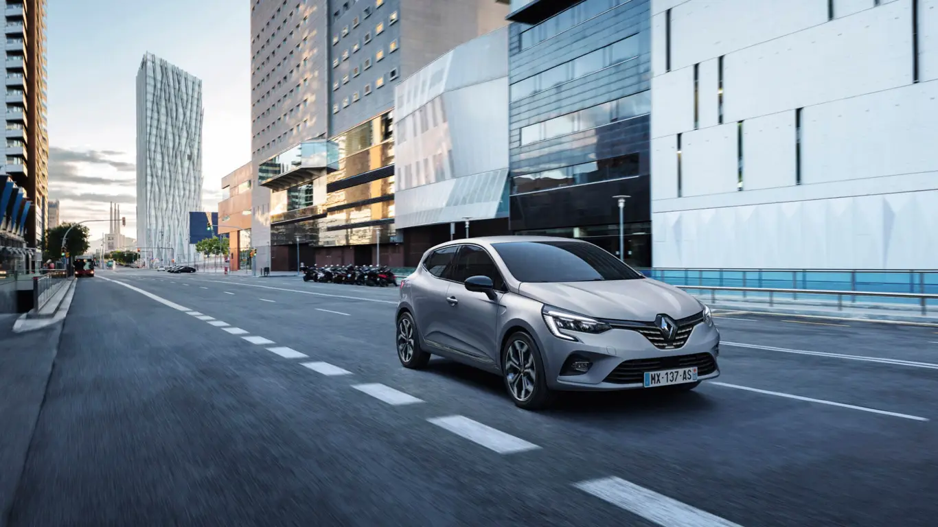 Renault готовит удар по гибридам Toyota: новый Clio слил секреты до премьеры